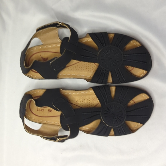 Black Lightweight Sandal - Picture 7 of 12